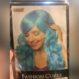 Aqua fashion curls